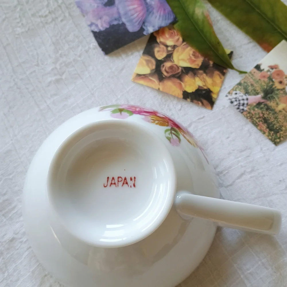 🌹 ROSETTE CORE 🌹 VTG squatty white porcelain Japanese teacup, Coquette Style